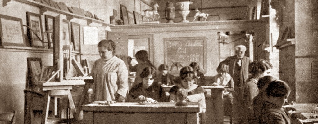 La Scuola del Corallo e del Cammeo a Torre del Greco nel 1914- Archivio Vesuvioweb